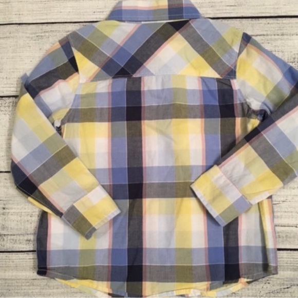 Old Navy button down size 4T boys - Picture 4 of 5